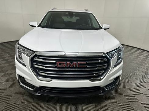 Used 2024 GMC Terrain SLT image 8
