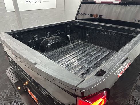 Used 2021 Chevrolet Silverado 1500 Custom Trail Boss w/ LPO, Dark Essentials Package AWD/4WD image 11