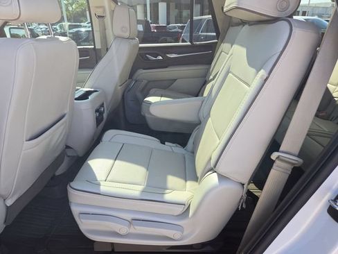 Used 2022 GMC Yukon Denali w/ Denali Premium Package AWD/4WD image 25