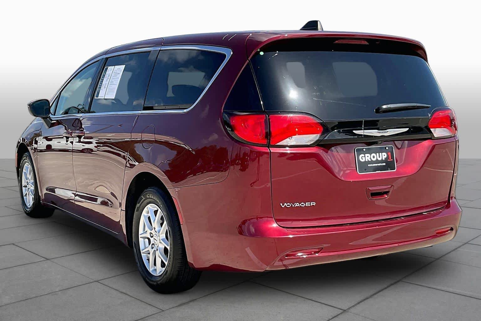 Used 2023 Chrysler Voyager LX FWD image 12