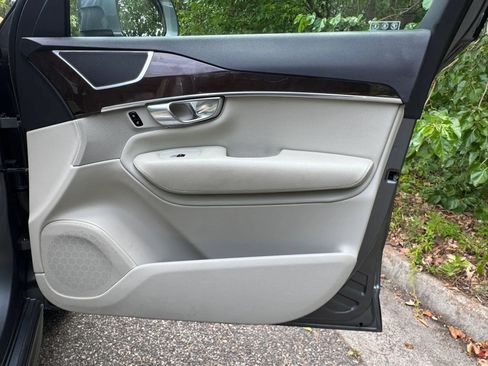 Used 2019 Volvo XC90 T6 Momentum AWD/4WD image 9