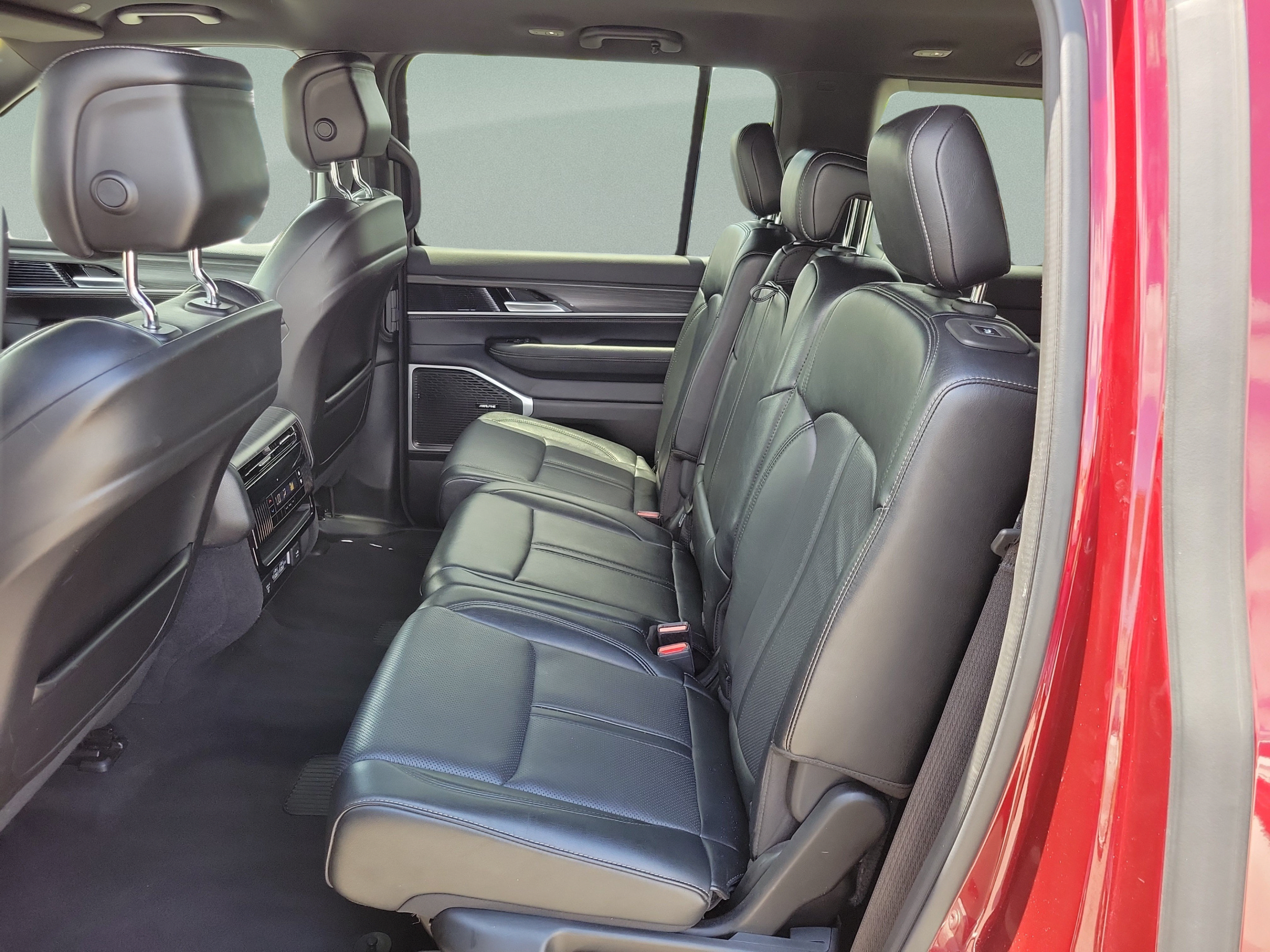 Used 2024 Jeep Wagoneer Series II w/ Flexible Seating Group RWD image 13