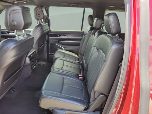 Used 2024 Jeep Wagoneer Series II w/ Flexible Seating Group RWD image 13