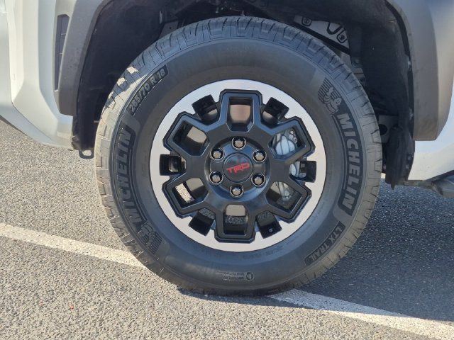 Used 2025 Toyota 4Runner TRD Off-Road AWD/4WD image 9