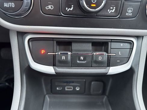 Used 2022 GMC Terrain SLT image 30