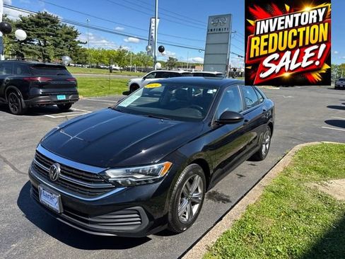 Used 2024 Volkswagen Jetta SE FWD image 12