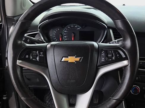 Used 2017 Chevrolet Trax LT w/ LT Convenience Package AWD/4WD image 9