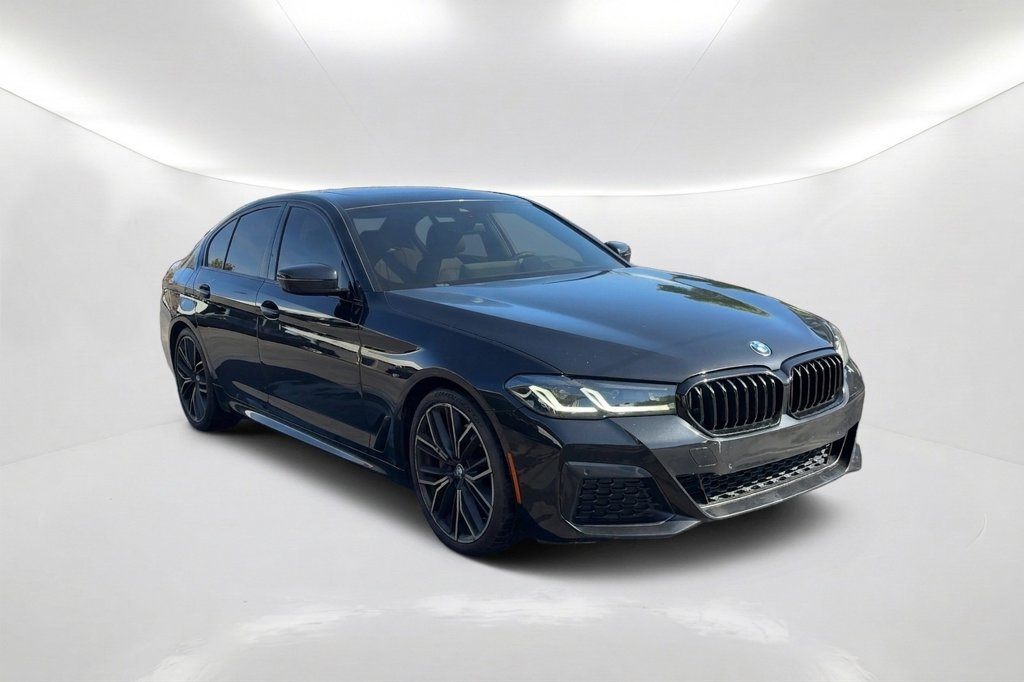 Used 2022 BMW 530i w/ M Sport Package RWD image 3
