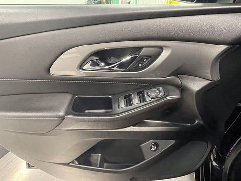 Used 2023 Chevrolet Traverse LT image 28