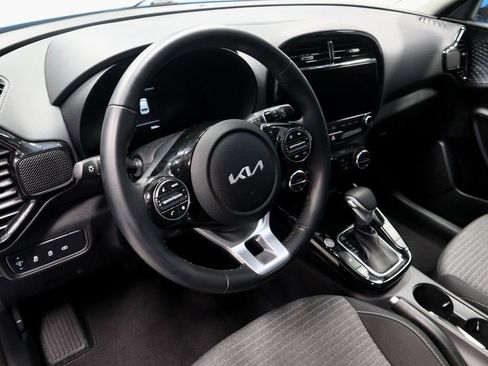 Used 2025 Kia Soul EX image 27