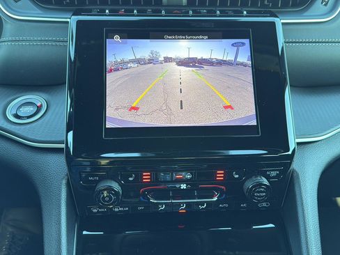 New 2025 Jeep Grand Cherokee Altitude image 32