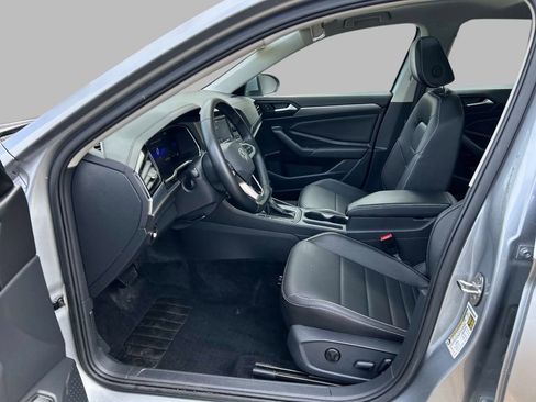 Used 2022 Volkswagen Jetta SE image 11