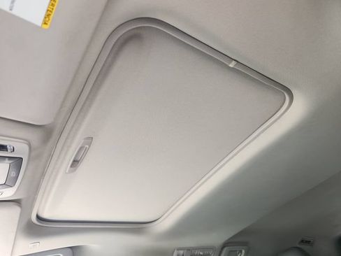 Used 2025 Toyota Sienna XLE FWD image 22