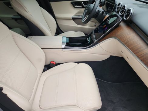 Used 2025 Mercedes-Benz C 300 Sedan image 7