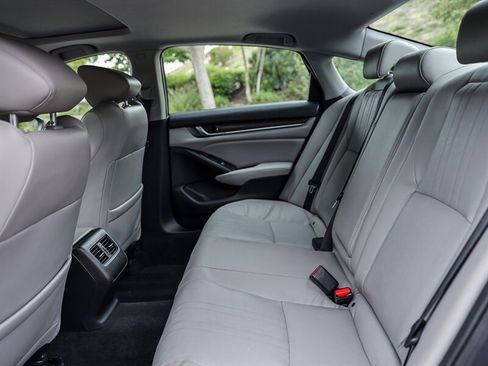 Used 2018 Honda Accord Touring image 21