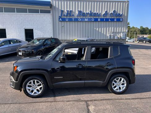 Used 2017 Jeep Renegade Latitude FWD image 4