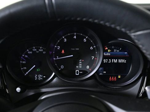 Certified 2025 Porsche Macan image 14