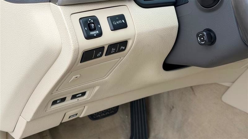 Used 2013 Lexus LS 460 AWD w/ Comfort Pkg image 22