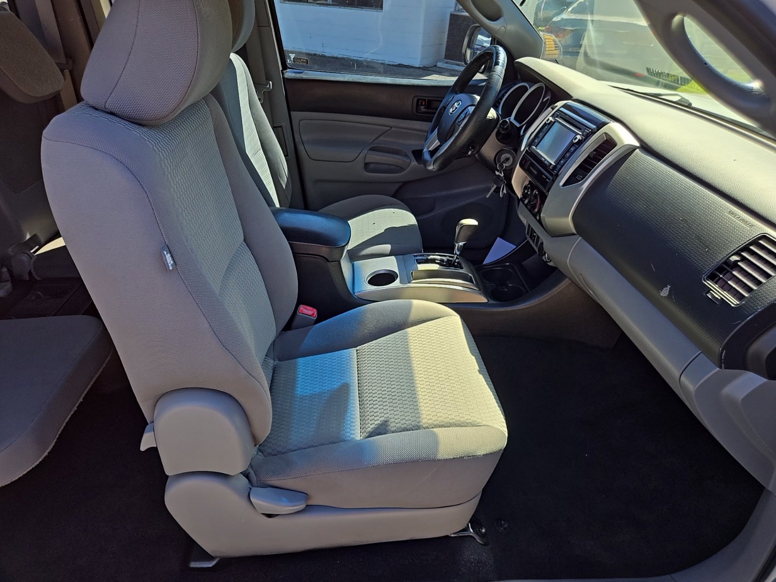 Used 2015 Toyota Tacoma 2WD Access Cab w/ SR5 Package image 11