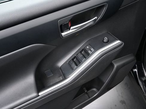 Certified 2023 Toyota Highlander XLE image 20