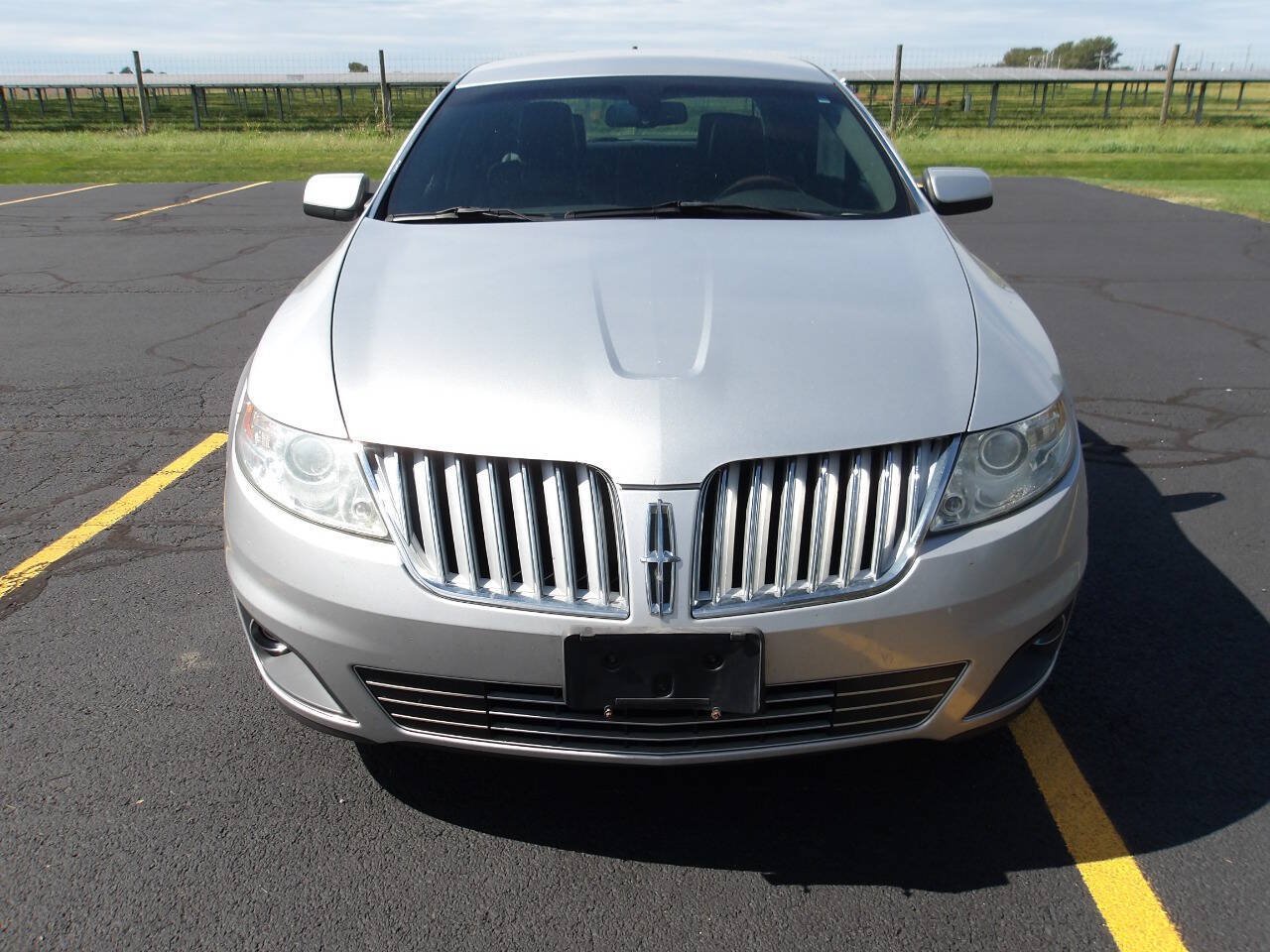 Used 2009 Lincoln MKS FWD image 3