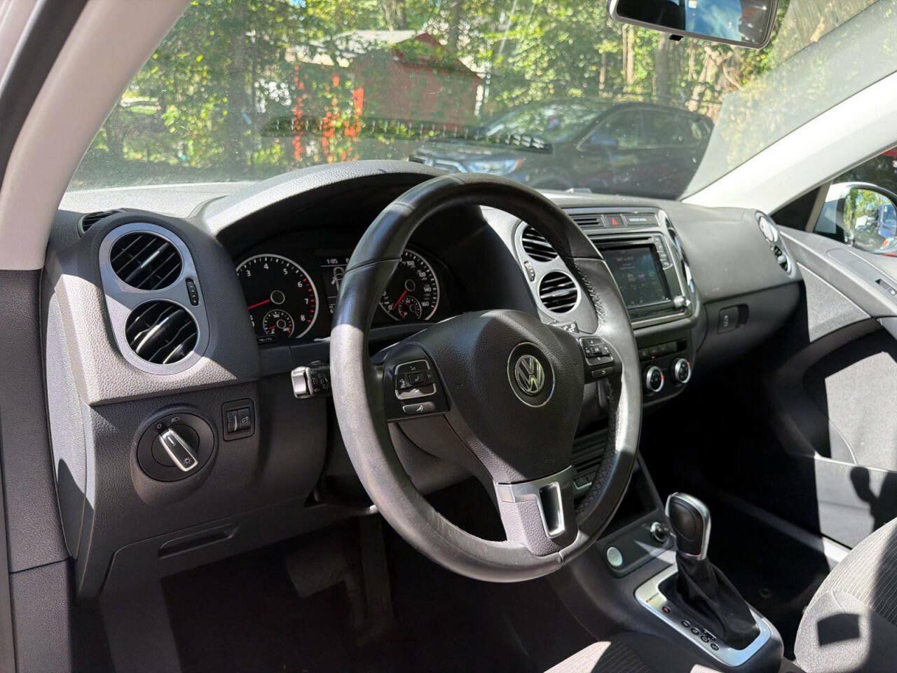 Used 2017 Volkswagen Tiguan S AWD/4WD image 12