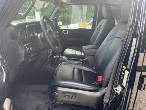 Certified 2025 Jeep Wrangler Unlimited Rubicon AWD/4WD image 39