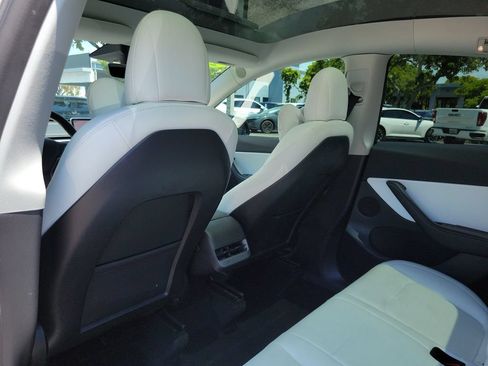 Used 2022 Tesla Model Y Performance AWD/4WD image 9