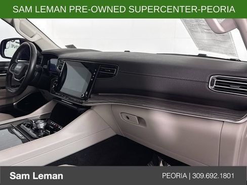 Used 2022 Jeep Wagoneer Series III AWD/4WD image 30