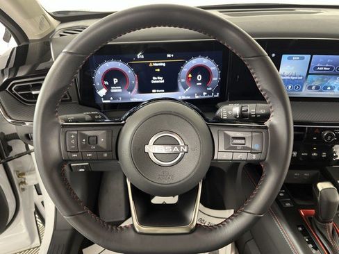 Used 2025 Nissan Kicks SR FWD image 17