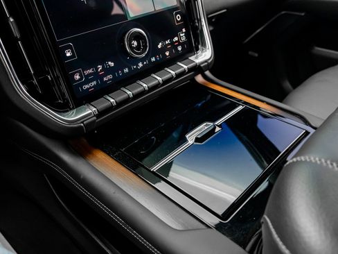 Used 2025 GMC Yukon Denali image 49