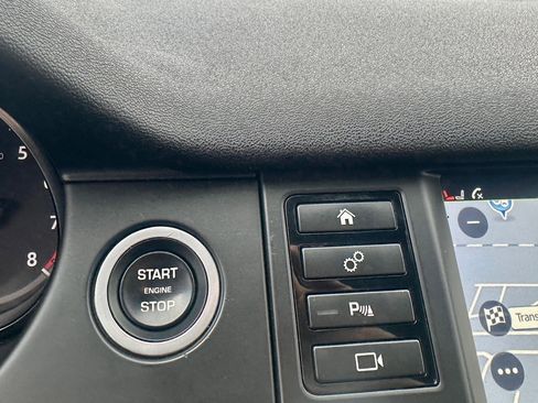 Used 2018 Land Rover Discovery Sport HSE image 39