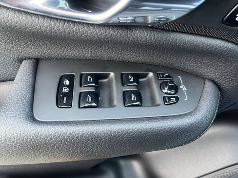 Used 2016 Volvo XC90 T8 Momentum image 25