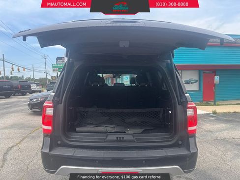 Used 2019 Ford Expedition Max XLT w/ Equipment Group 202A AWD/4WD image 9