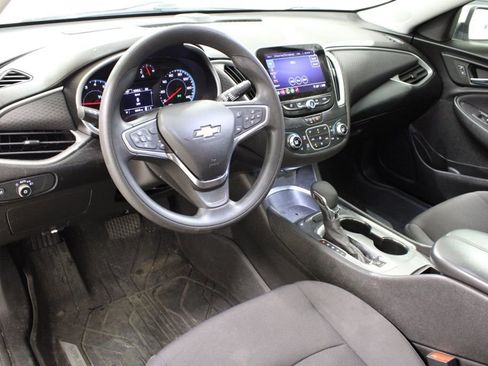 Used 2023 Chevrolet Malibu LT image 4