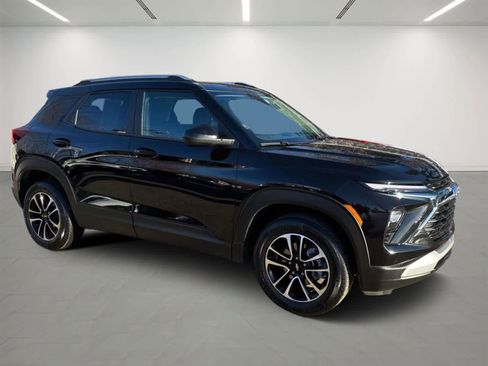 Used 2025 Chevrolet TrailBlazer LT w/ Driver Confidence Package image 6