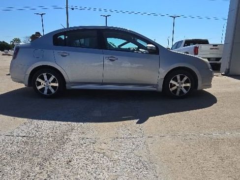 Used 2012 Nissan Sentra 2.0 SR w/ Special Edition Pkg FWD image 6