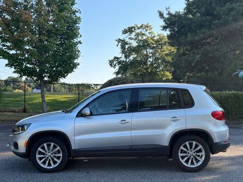 Used 2018 Volkswagen Tiguan Limited w/ Alloy Wheels Package FWD image 2