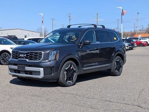 Certified 2025 Kia Telluride S image 1