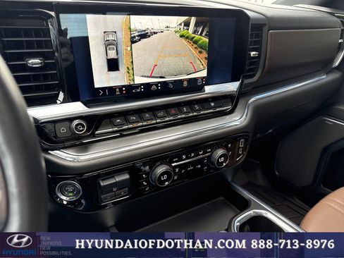 Used 2024 Chevrolet Silverado 1500 High Country w/ Technology Package image 9