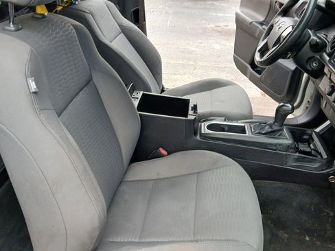 Used 2016 Toyota Tacoma SR image 13