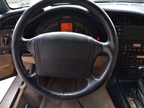 Used 1993 Chevrolet Corvette Convertible image 17