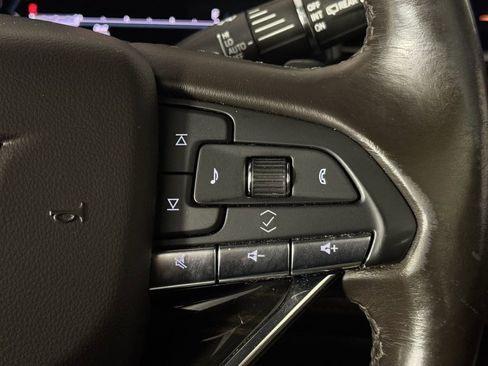 Used 2021 Cadillac Escalade Premium Luxury AWD/4WD image 16