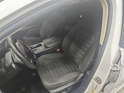 Used 2020 Ford Fusion SE FWD image 14
