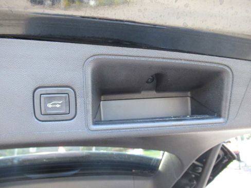 Used 2023 GMC Terrain SLT image 9