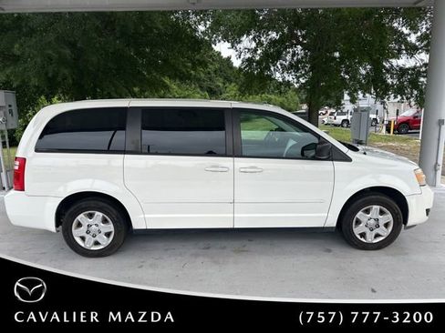 Used 2010 Dodge Grand Caravan SE w/ Climate Group FWD image 2
