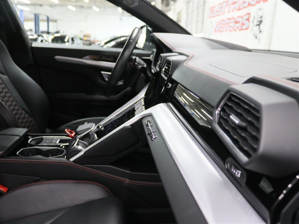 Used 2021 Lamborghini Urus AWD/4WD image 26