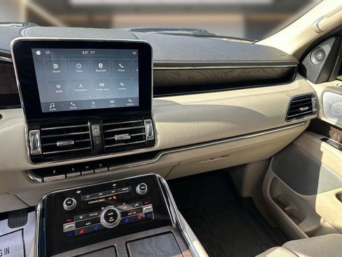 Used 2019 Lincoln Navigator Reserve AWD/4WD image 17