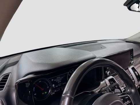 Used 2022 Kia Sorento S FWD image 9