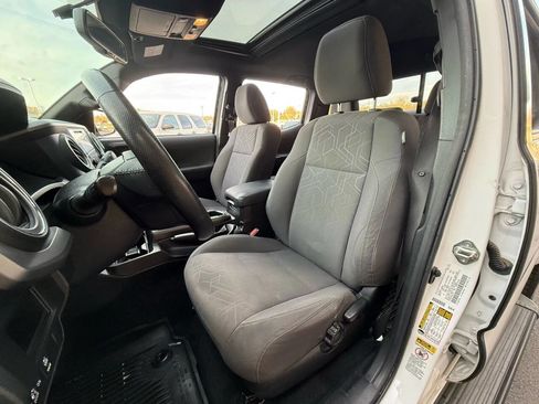 Used 2016 Toyota Tacoma TRD Sport w/ Premium & Technology Package image 7